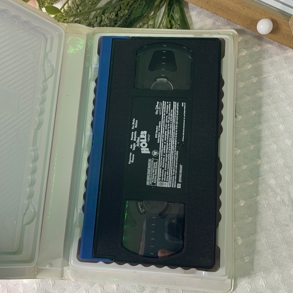 Holes (VHS, 2003) Clamshell - Picture 3 of 4